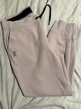 On Running Mauve Sweatpants with Black Logo Tag